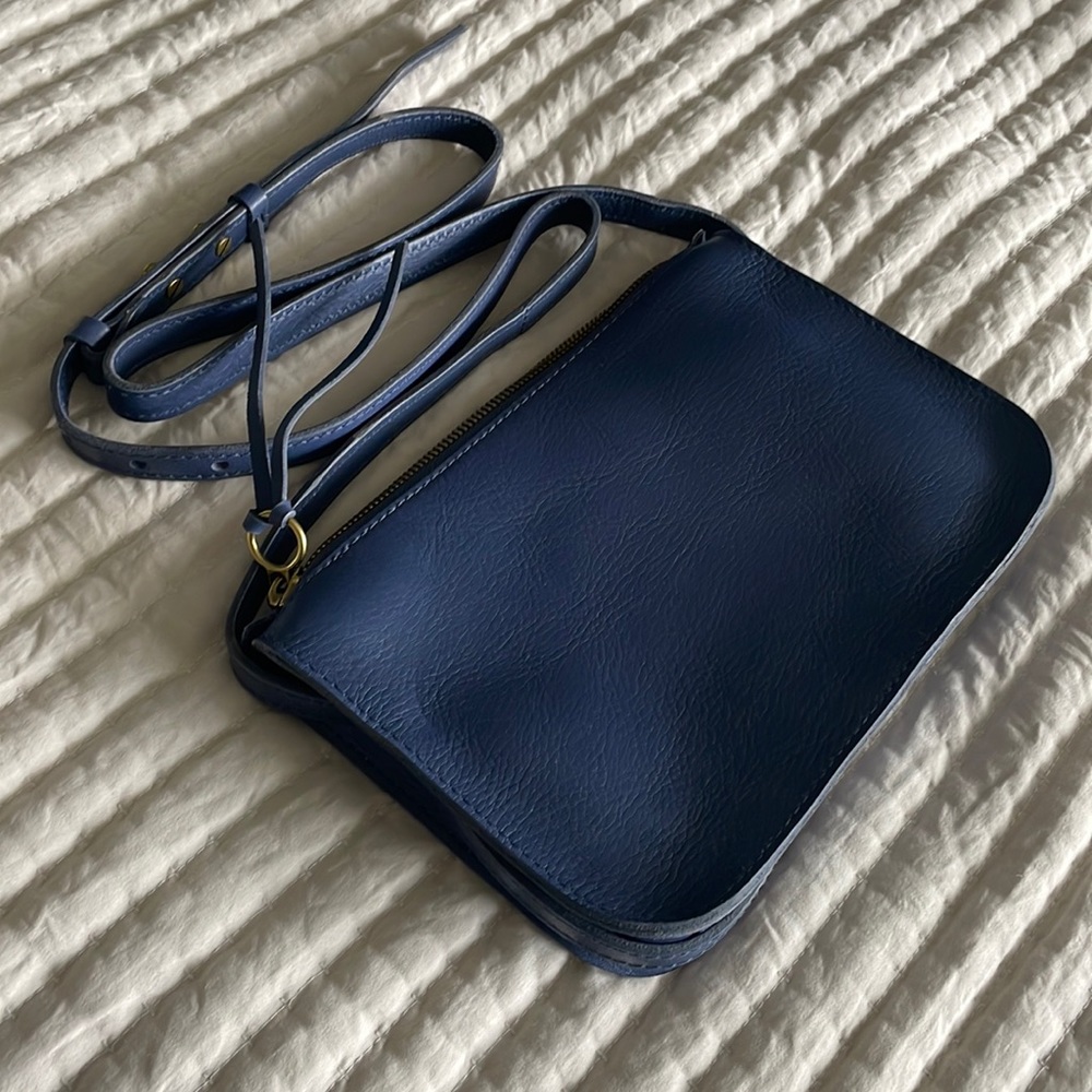 NWOT Madewell The Simple Leather Crossbody Bag - Navy